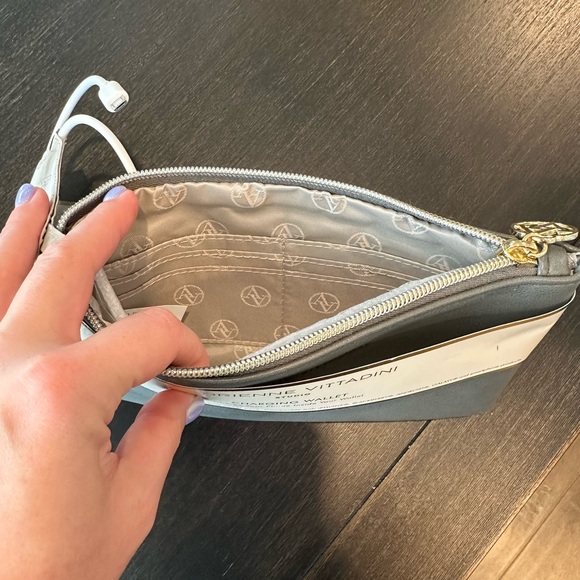 Adrienne Vittadini Charging Wallet Clutch - Picture 3 of 6